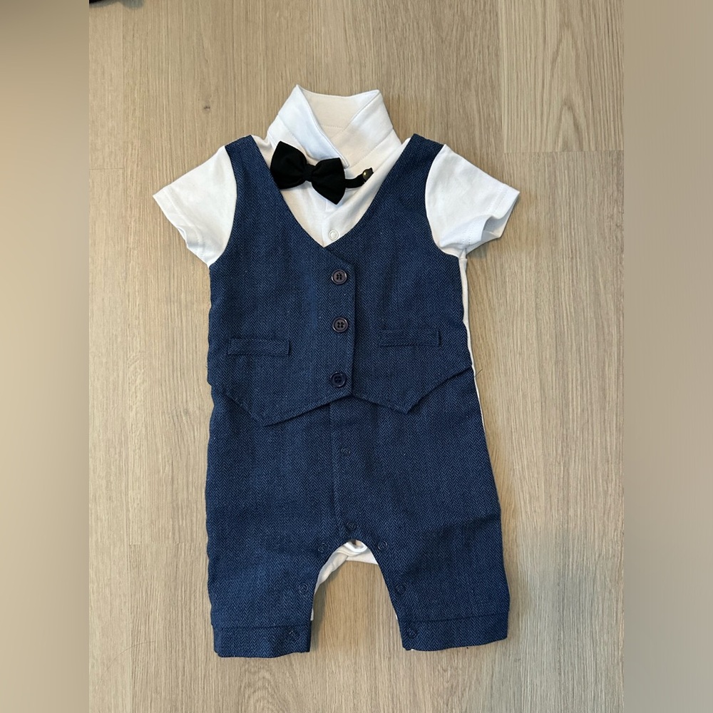 Baby tuxedo, fits 6-12 months